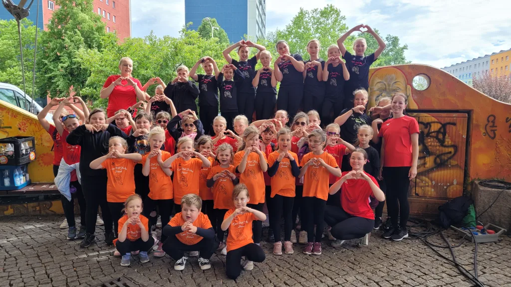 Modern Dance und Zumbinis beim Cottbuser Stadtteilfest